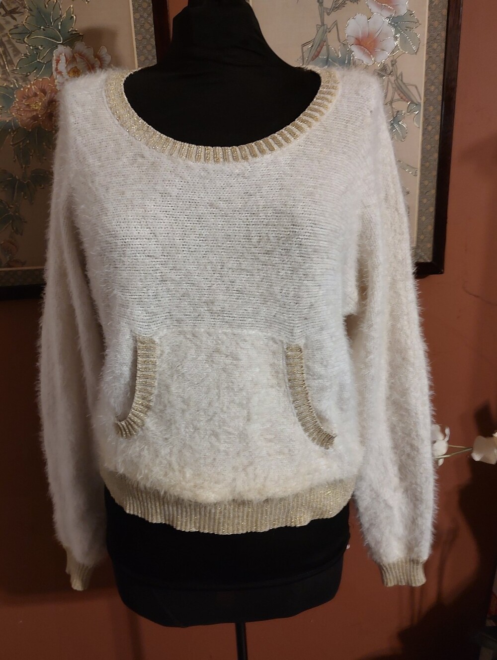 🦢⚜️🦢 Scrumptious Gold Metallic & Soft Ivory Eyelash Kangaroo Sweater - XS